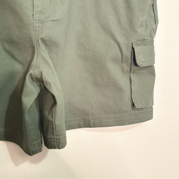 Wind River Green Cargo Shorts with Utility Design 42X6 - Picture 8 of 16